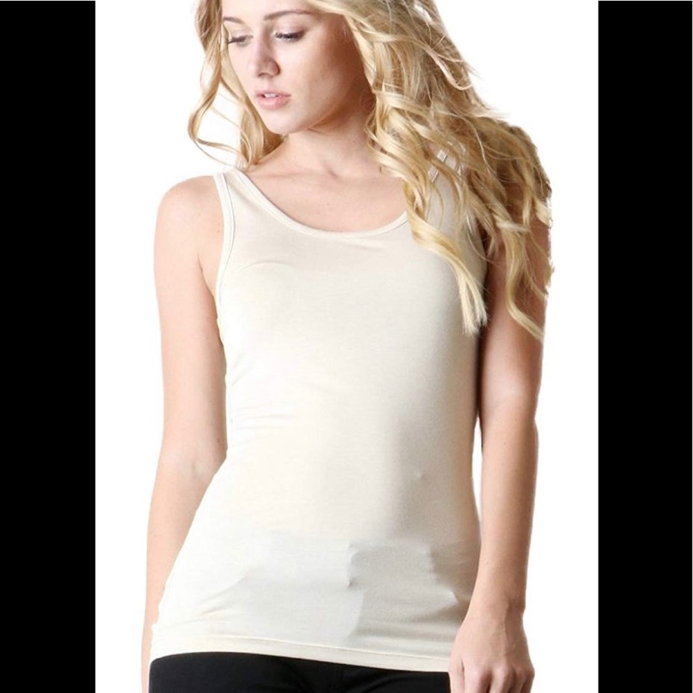 NWOT Zenana double scoop ivory tank. Size Large.